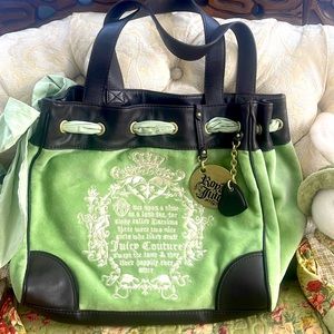 This is a juicy couture purse green, and in very good condition never used